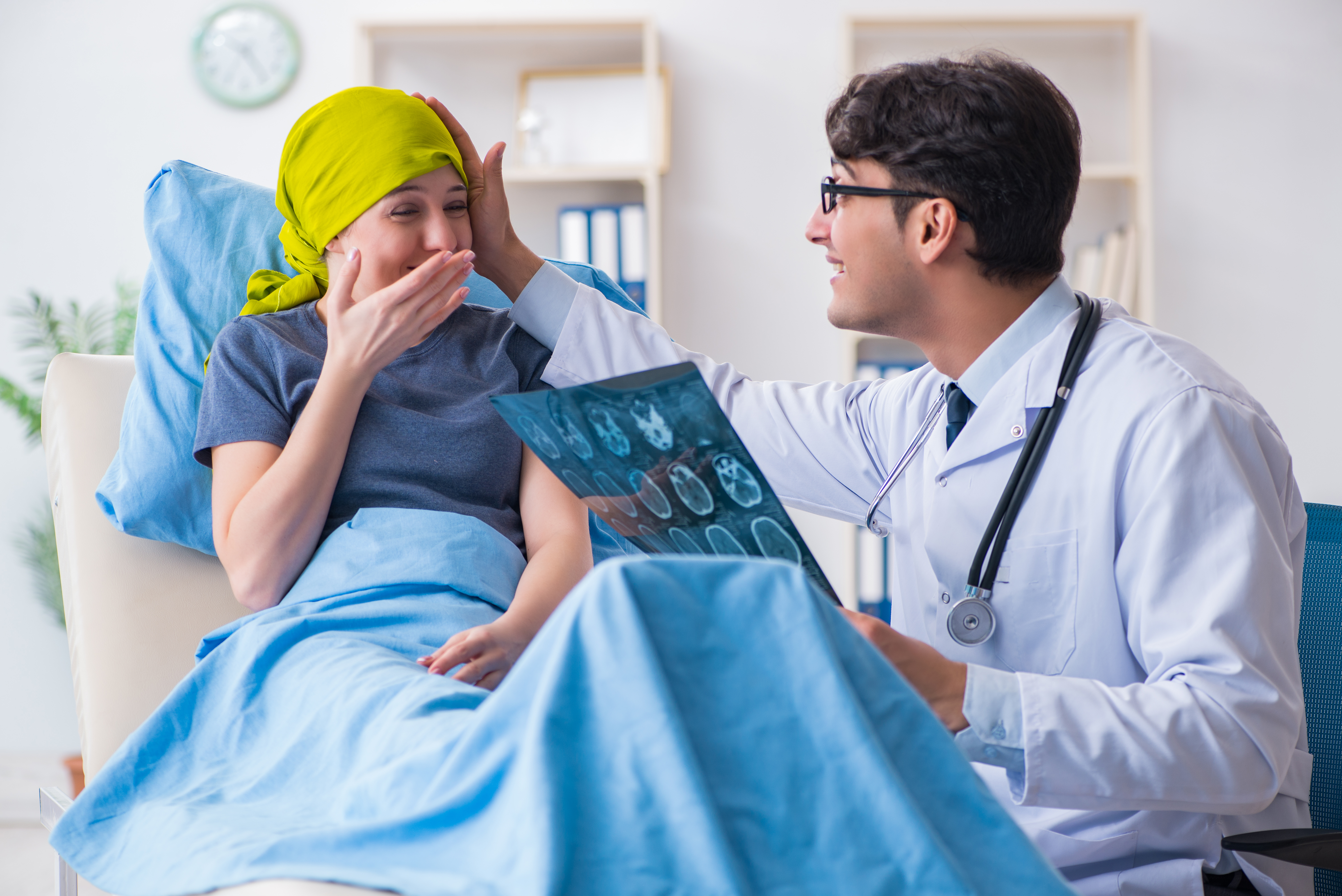 Врач и пациент дружно трахают медсестру в халате в рот и анал смотреть онлайн