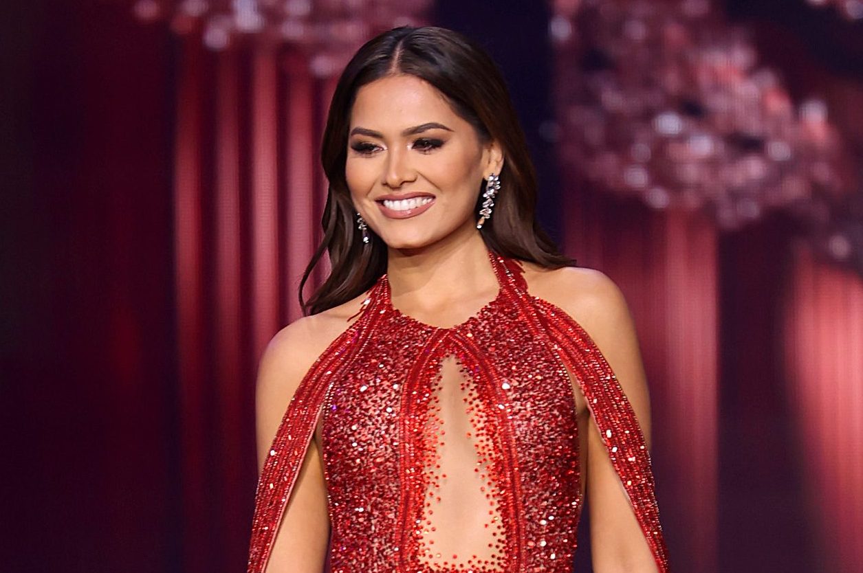 ¿Quién es Andrea Meza, la mexicana que se coronó como Miss Universo 2021? - La Opinión