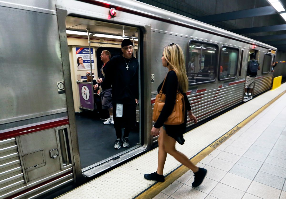 El acoso sexual sigue siendo un problema para pasajeros de Metro - La  Opinión