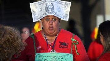 Maestros del LAUSD demandan un aumento de salario. (Archivo)
