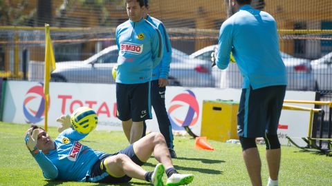 Moisés Muñoz entrena con fuerza para evitar daño del cuadro costarricense. /MEXSPORT