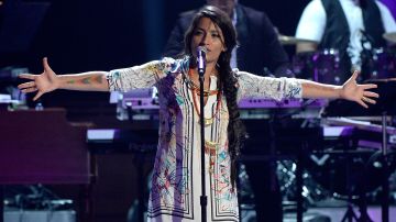 Ana Tijoux se presenta en el Disney Concert Hall en un concierto homenaje a Violeta Parra.