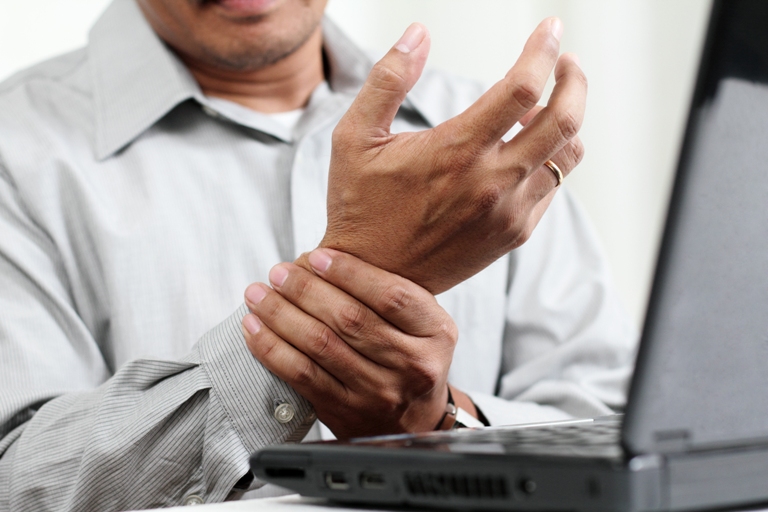 Postergar la consulta médica puede empeorar la artritis.