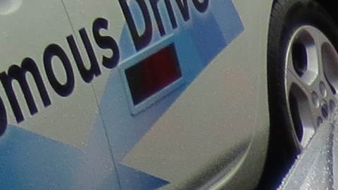 En 2018, Nissan planea introducir la tecnología que permite a un vehículo negociar autónomamente los peligros y cambiar de carril.