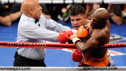 Floyd Mayweather Jr. v Victor Ortiz