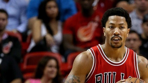 Derrick Rose vuelve a las andadas.