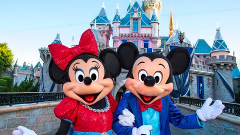 Minnie y Mickey se visten de gala para la celebración de los 60 años de Disneyland.