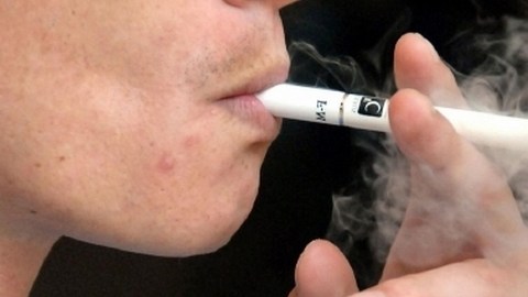 Al menos 2 millones de adolescentes han fumado un cigarrillo electrónico en EEUU.