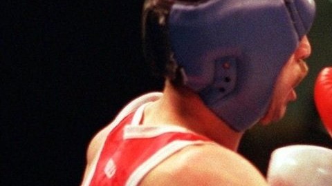 Floyd Mayweather Jr. (der.) no pierde un combate desde Atlanta 1996.