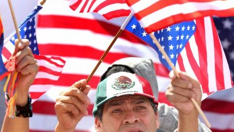 Millones de personas esperan por los alivios migratorios.