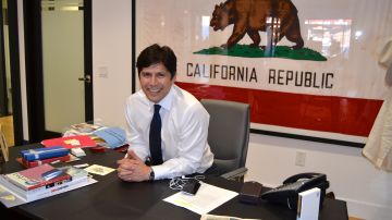 Kevin de León, líder del senado estatal.