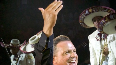 Luis Miguel vuelve a los escándalos tras las indiscreciones de un exempleado.