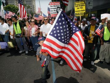 Jerry Brown, firmó ayer la SB 432 por la que se prohíbe emplear el término "alien" (extranjero) en la legislación laboral del estado para referirse a un inmigrante