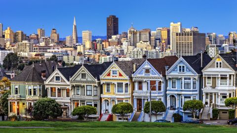 San Francisco tiene vistas extraordinarias, como ésta, desde Alamo Square./Shutterstock