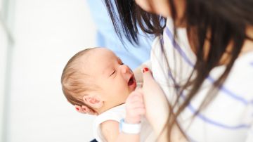 El tiempo mínimo de lactancia, recomendado por la Academia American de Pediatría es de seis meses.