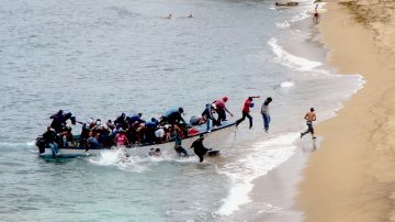 Los cubanos cruzan la freontera en embarcaciones artesanales.
