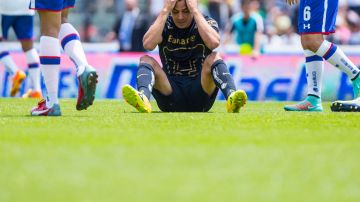 El jugador de Pumas, Gerardo Alcoba, reacciona tras la derrota de ayer ante Cruz Azul en CU.