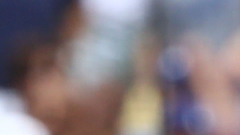 Adrian Gonzalez anota la carrera de los Dodgers y es felicitado en home por  Alex Guerrero.