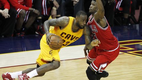 LeBron James esta no vez no necesitó de un tiro ganador. Su actuación fue redonda el martes.