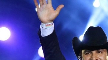 Álvarez es hoy en día el cantante grupero más rentable para los empresarios en el país.