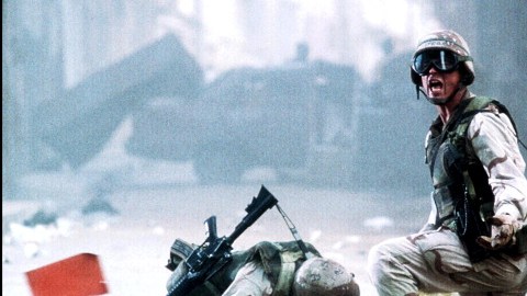 Una escena de 'Black Hawk Down' es una de las muchas películas clásicas de guerra.