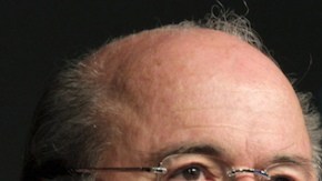 Joseph Blatter habló sobre las candidaturas de los próximos dos Mundiales y acusó a EEUU y Platini de causar la crisis de la FIFA.