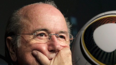 Joseph Blatter habló sobre las candidaturas de los próximos dos Mundiales y acusó a EEUU y Platini de causar la crisis de la FIFA.