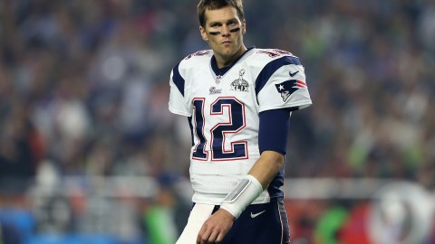 Tom Brady regresaría a los emparrillados hasta el 18 de octubre.