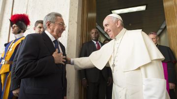 El Papa con Raúl Castro.