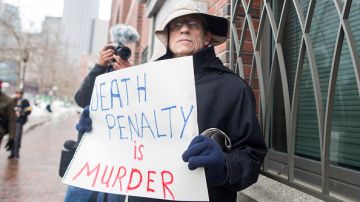 Un manifestante  en contra de la pena de muerte.