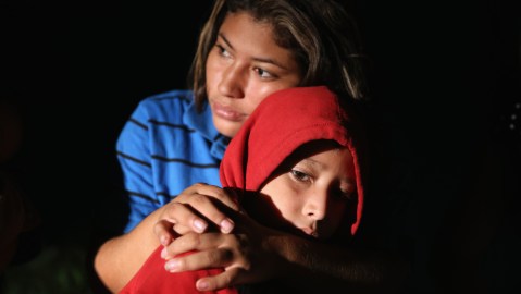 Entre abril y mayo, un total de 1,995 niños fueron separados de sus padres en la frontera sur