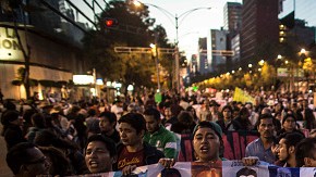 La demanda de justicia justicia en el caso de Ayotzinapa no cesa.