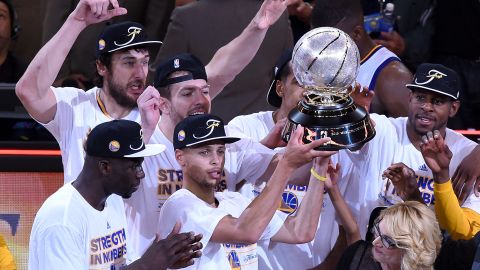 Los Warriors de Golden State son ya campeones de la Conferencia Oeste. Pero aún falta el máximo trofeo, ya al alcance: el campeonato de la NBA.