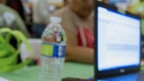 Para inscribirse una persona puede visitar una agencia de servicios sociales de su condado o una oficina de Medi-Cal.