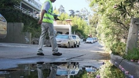 En Los Ángeles, los "Policías del agua" monitorean por despilfarros en las calles.