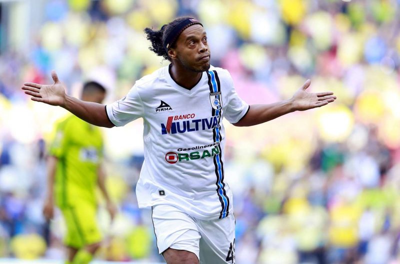 Ronaldinho negó su supuesto matrimonio con sus dos novias. 