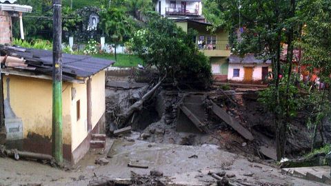 ASCIENDE A 33 LA CIFRA DE MUERTOS POR AVALANCHA EN NORESTE DE COLOMBIA