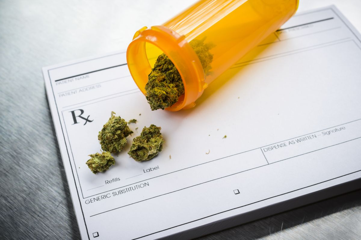 En California se busca regir cómo se vende la marihuana medicinal.