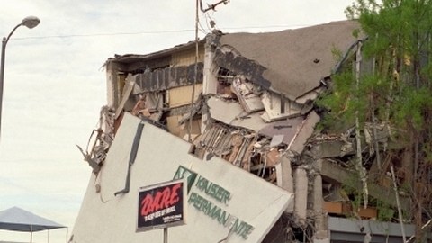 El destructor terremoto de Northridge en 1994 tuvo una magnitud de 6.7 en la escala de Richter.