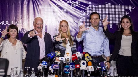 EXPRESIDENTES DE COLOMBIA Y BOLIVIA LLEGAN A CARACAS PARA APOYAR A OPOSITORES