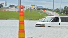 Las inundaciones han obligado a evacuar barrios en Texas.