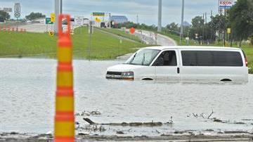 Las inundaciones han obligado a evacuar barrios en Texas.