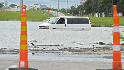Las inundaciones han obligado a evacuar barrios en Texas.