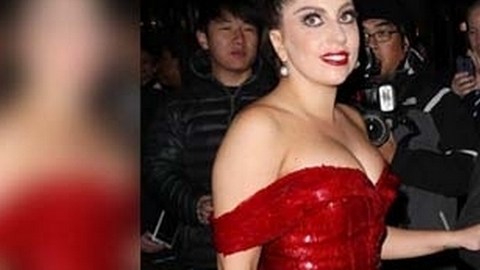 Así lució Gaga hace unos meses a las afueras de un hotel neoyorquino.