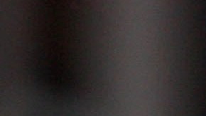 Persona fumando un cigarrillo electrónico.