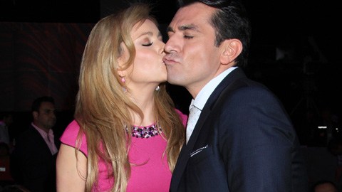 La pareja se encuentra muy feliz con la llegada de sus bebés.