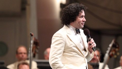 Gustavo Dudamel en una imagen de archivo tomada en el escenario del Hollywood Bowl.