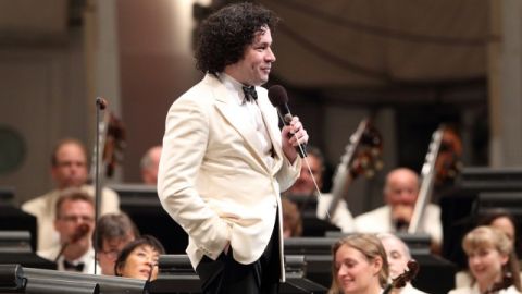 Gustavo Dudamel en una imagen de archivo tomada en el escenario del Hollywood Bowl.