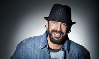 Con esta cara de inocencia, cualquier estaría dispuesto a votar por el cantautor Juan Luis Guerra.