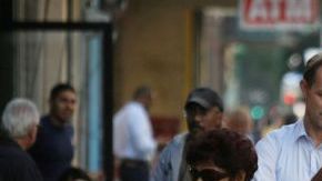 Latinos en el centro de Los Ángeles.